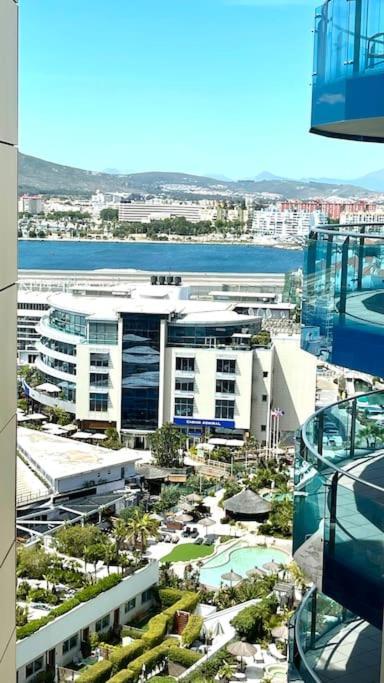Ocean Village High Floor Luxury Modern Apartment ジブラルタル エクステリア 写真