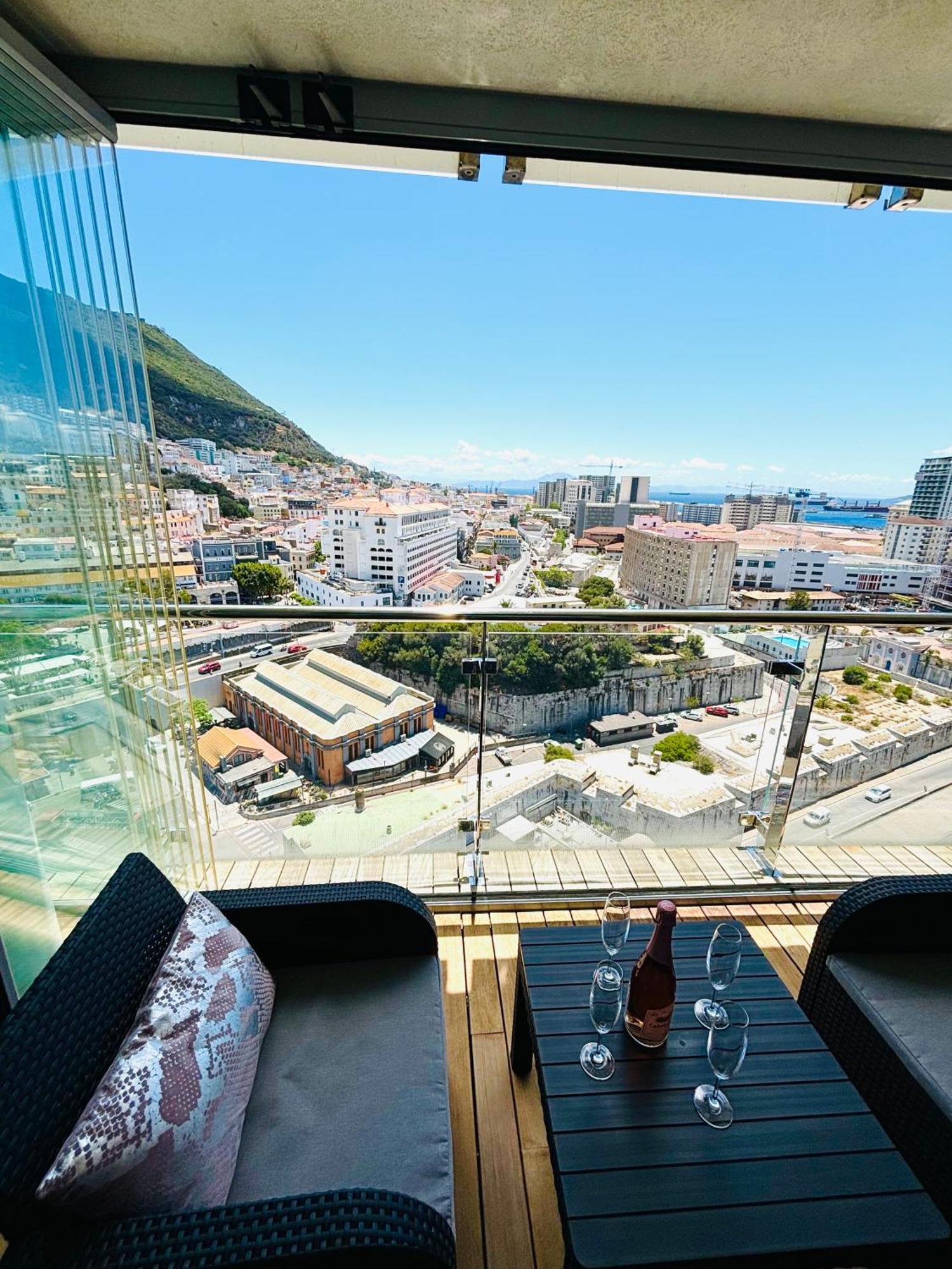 Ocean Village High Floor Luxury Modern Apartment ジブラルタル エクステリア 写真