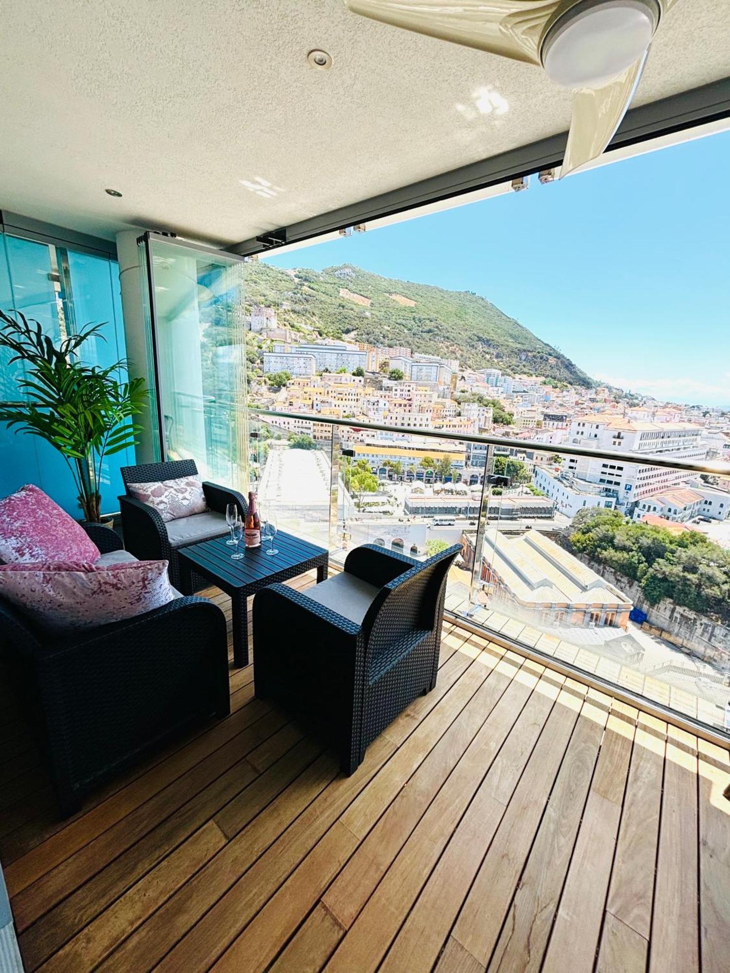 Ocean Village High Floor Luxury Modern Apartment ジブラルタル エクステリア 写真