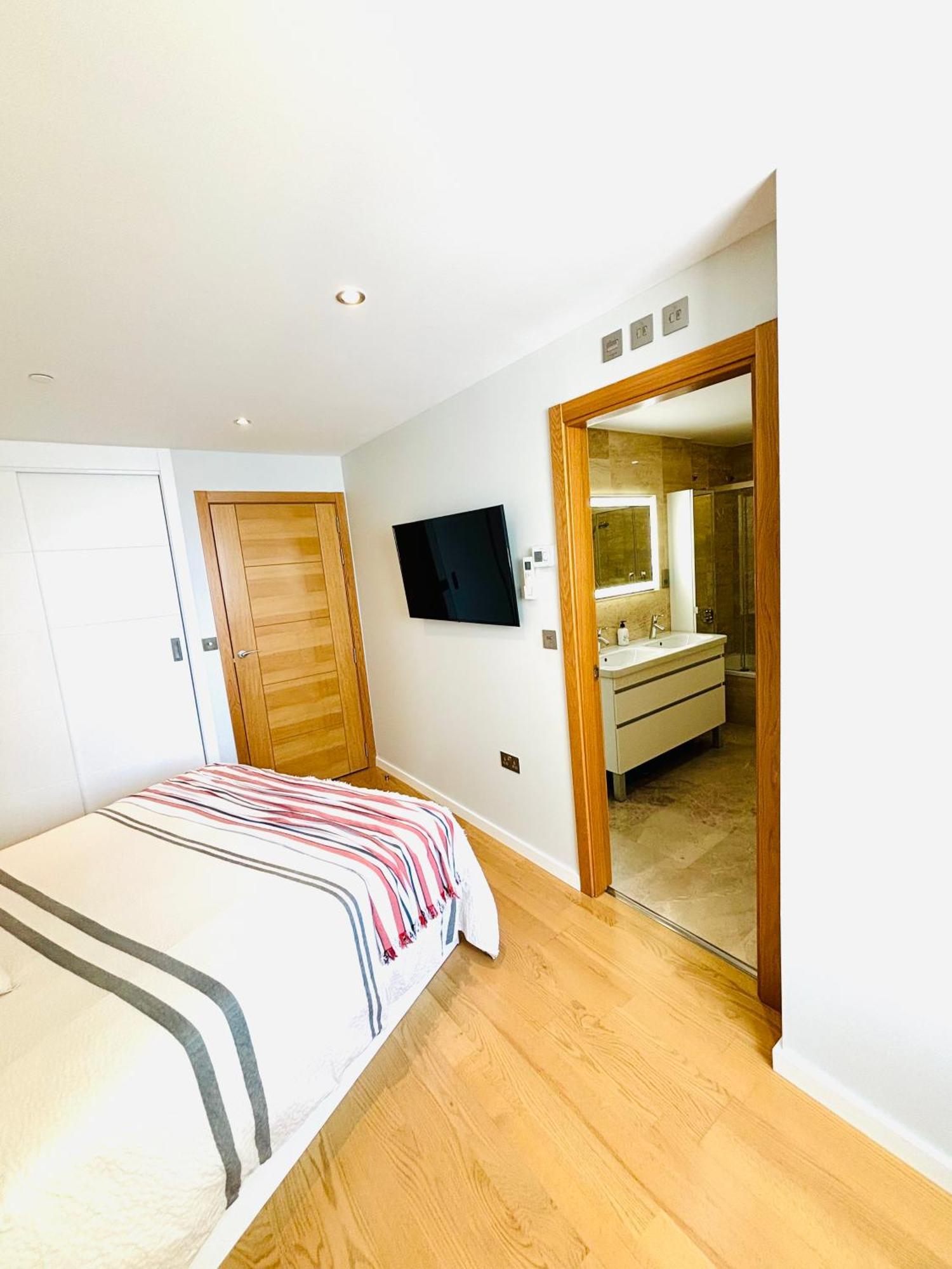 Ocean Village High Floor Luxury Modern Apartment ジブラルタル エクステリア 写真
