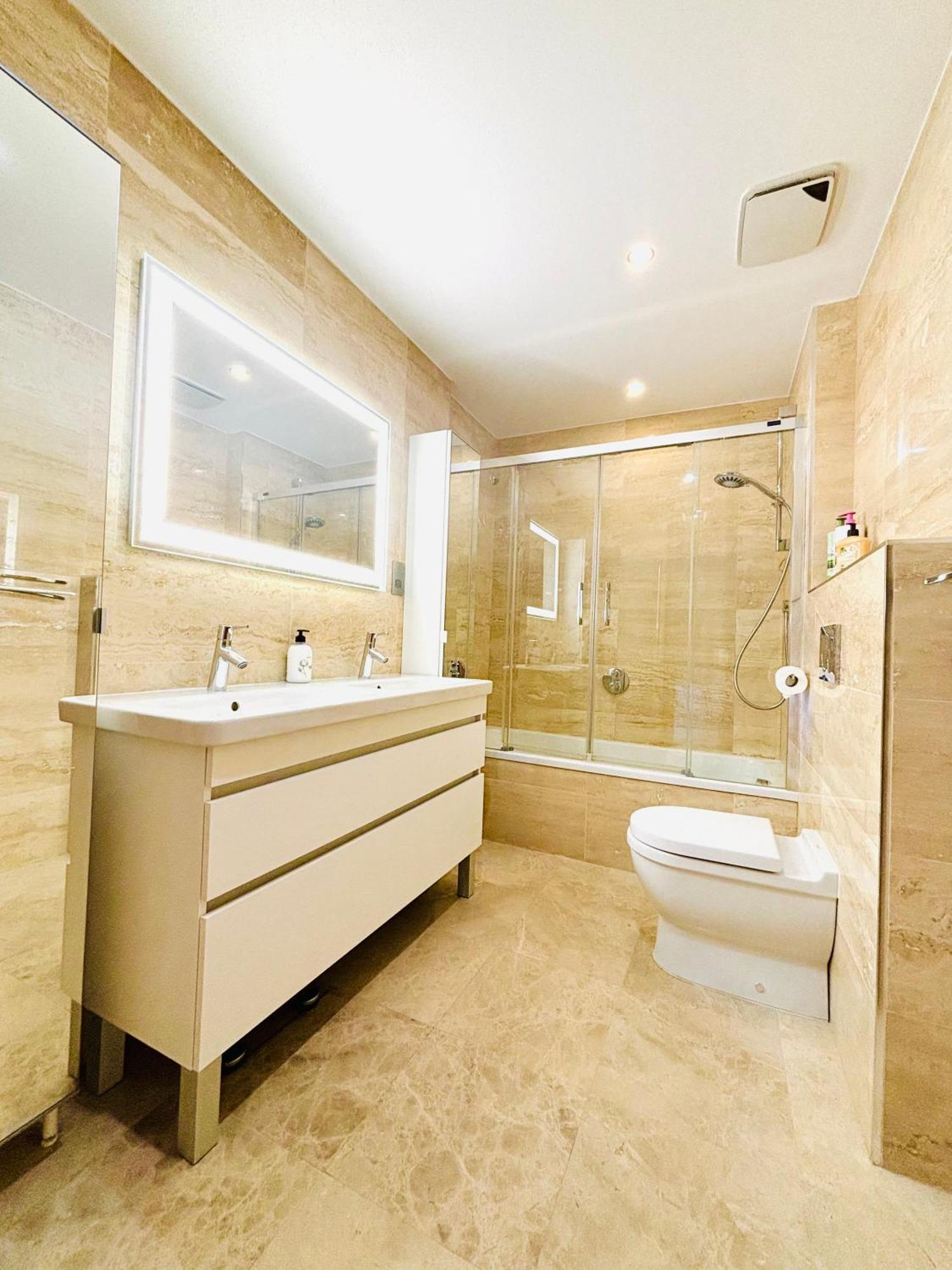 Ocean Village High Floor Luxury Modern Apartment ジブラルタル エクステリア 写真